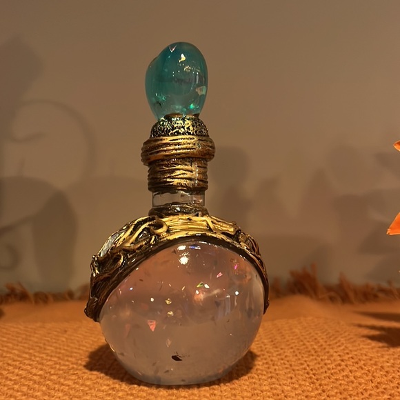 Resin potion bottle - Picture 3 of 5
